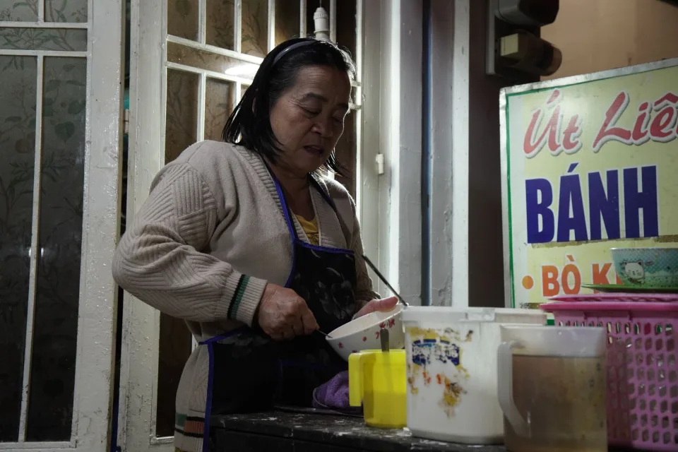Bàn nướng đông khách tại Mì Cay Hanja